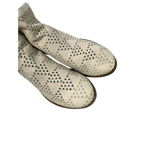 Lucky Brand Women Basel3 Leather Perforated Cream Ankle Bootie Western 9.5 W - Picture 7 of 8